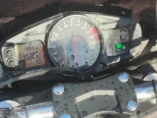 Suzuki GSR 600 Negra