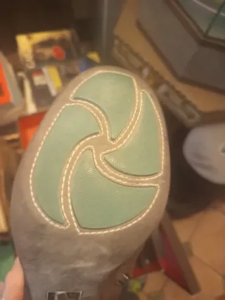 Botas altas mujer marrones bordadas suela de cuero