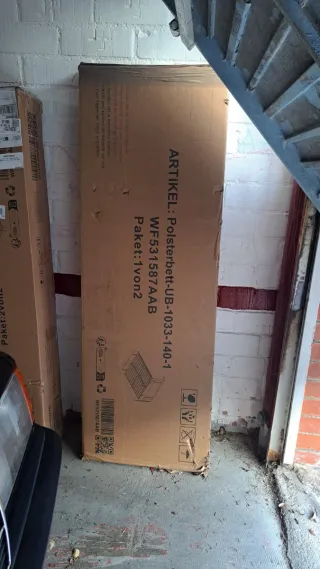 Cama doble acolchada con LED y puerto de carga USB