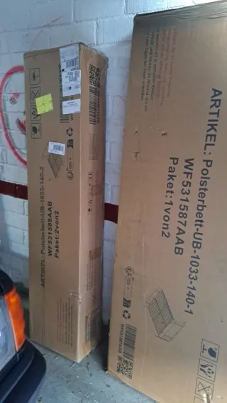 Cama doble acolchada con LED y puerto de carga USB