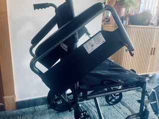 SILLA DE RUEDAS, LIGERA Y PLEGABLE. 40cm.