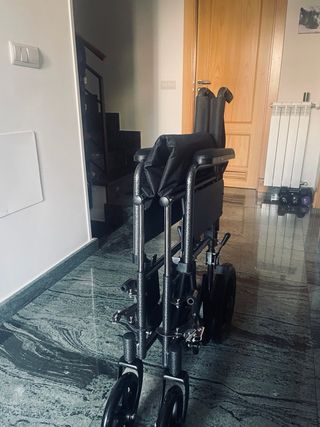 SILLA DE RUEDAS, LIGERA Y PLEGABLE. 40cm.