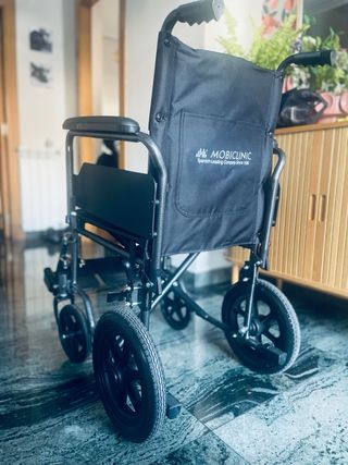 SILLA DE RUEDAS, LIGERA Y PLEGABLE. 40cm.