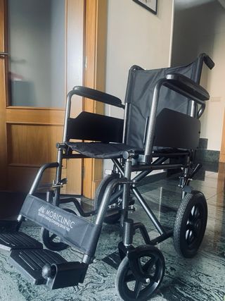 SILLA DE RUEDAS, LIGERA Y PLEGABLE. 40cm.