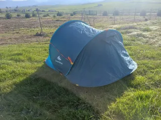 Tienda de campaña azul