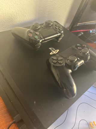 PS4 Slim 500GB + 1 Mando + HDMI + 2 juegos