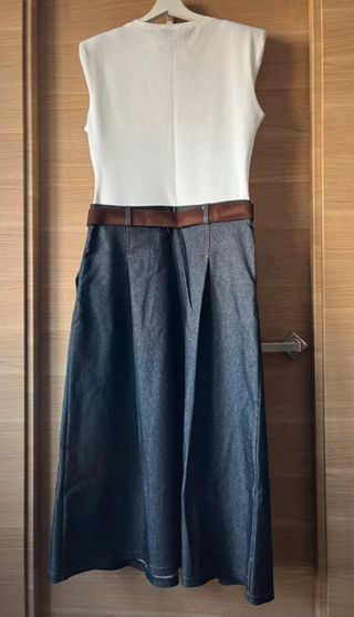 Vestido blanco y azul con cinturón