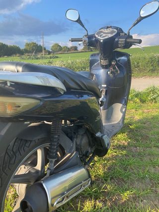 Honda SH 150 Scooter Negra