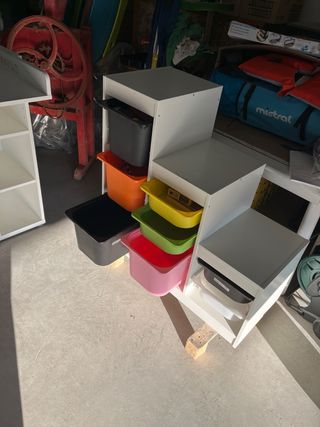 Conjunto infantil:cama,cambiador y mueble.