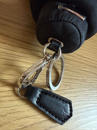 Llavero Charm Prada Negro
