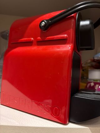 Cafetera Nespresso Inissia Roja