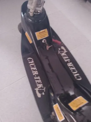 Patinete Eléctrico Vintage negro .