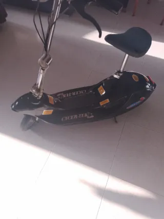 Patinete Eléctrico Vintage negro .