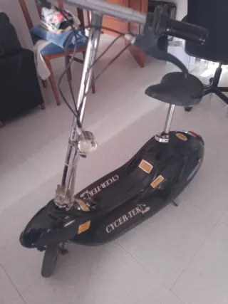 Patinete Eléctrico Vintage negro .