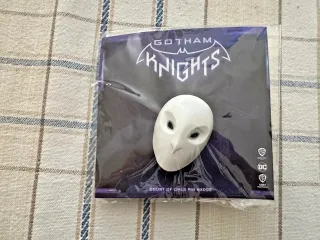 Gotham Knights Court of Owls Pin Badge Selado