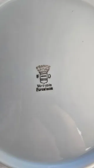 Conjunto de 6 platos llanos de 25cm, de porcelana.