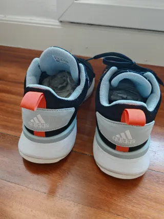 Zapatillas Adidas Negras, Naranjas y blancas  Tall