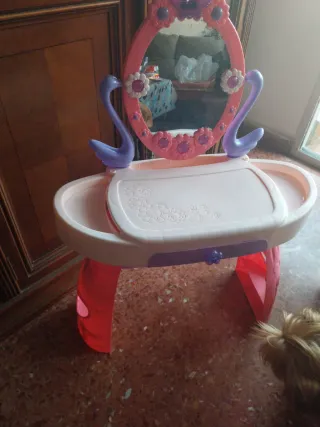 Tocador infantil con espejo y cajón
