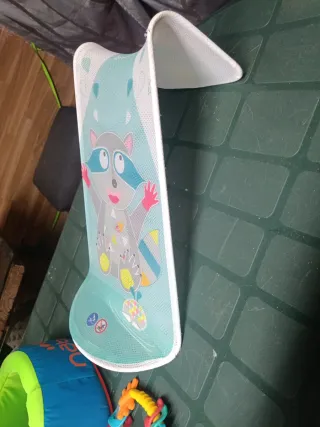 Hamaca de baño para bebé con diseño de mapache