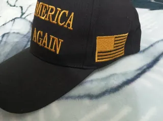 Gorra MAGA Donald Trump Negra Dorada