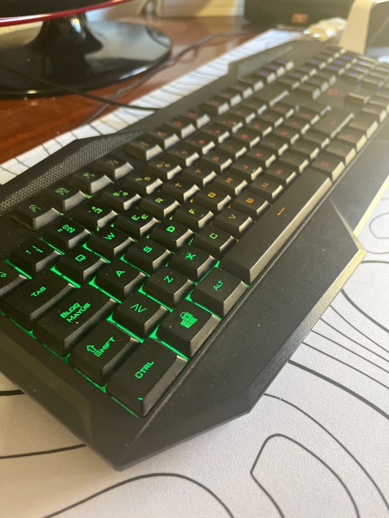 Teclado Avon con Luces LED