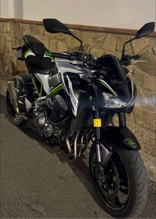 Kawasaki Z900 Negra, Verde y Blanca Carnet a 2