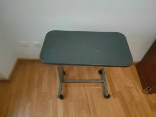 Mesa auxiliar PEPE Mobility con ruedas