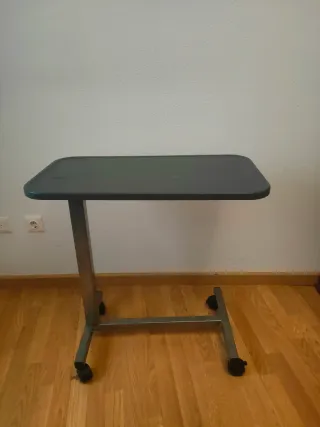 Mesa auxiliar PEPE Mobility con ruedas