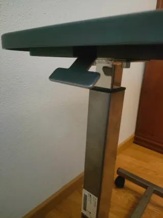 Mesa auxiliar PEPE Mobility con ruedas