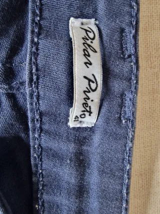 Pantalón azul con flecos