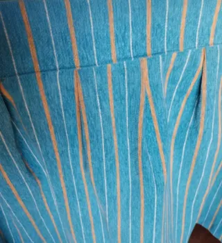 Mesa de salón con cristal,4 sillas y ropa camilla