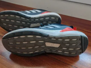 Zapatillas Adidas Grises, blancas y Naranjas