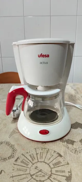 Cafetera Eléctrica Blanca