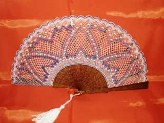 Abanico de encaje de bolillos