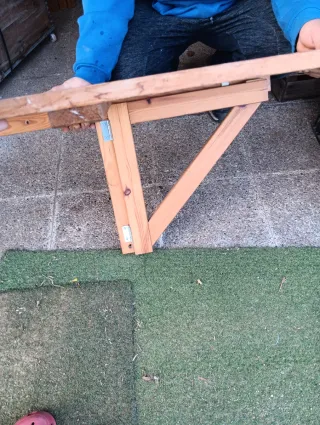 Mesa plegable de madera para pared.