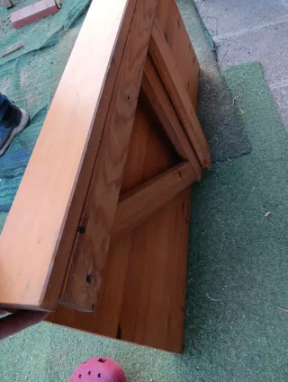 Mesa plegable de madera para pared.