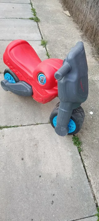 Moto correpasillos Feber roja y gris