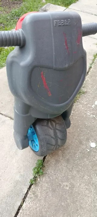 Moto correpasillos Feber roja y gris