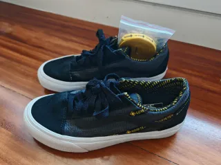 Zapatillas Vans Negras y Amarillas