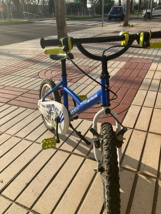 Bicicleta infantil azul