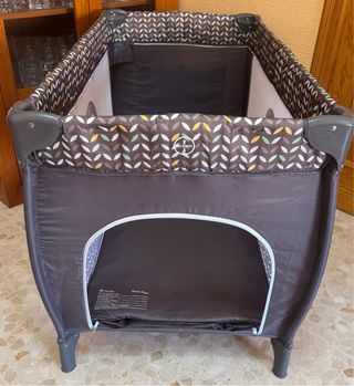 Cuna, cambiador y parque infantil