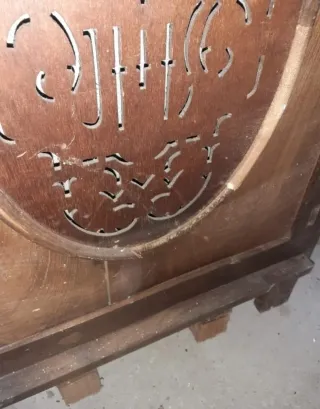 Pieza madera iglesia antigua para restaurar.ver