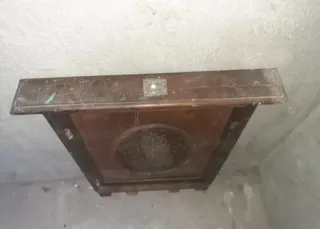 Pieza madera iglesia antigua para restaurar.ver