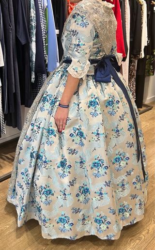 Traje de Fallera con Manteletas