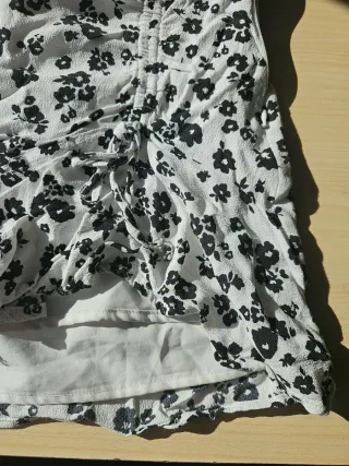 Falda corta floral Bershka