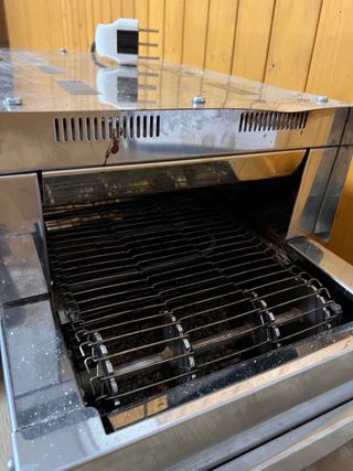 Tostador de cadena poco uso