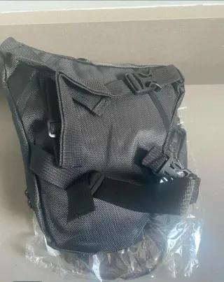 Pernera táctica y 1 llavero a elegir