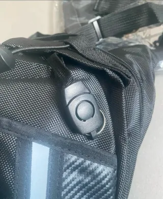 Pernera táctica y 1 llavero a elegir