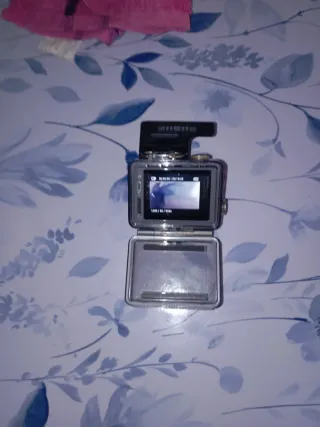 Cámara de acción con tarjeta de memoria