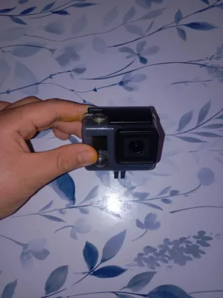 Cámara de acción con tarjeta de memoria